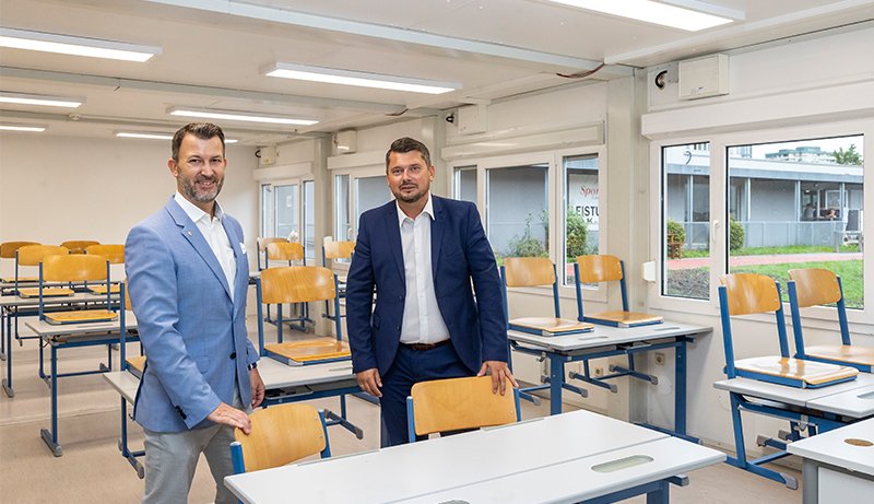 Teamleiter OFM Team Salzburg Bernhard Paradeiser mit Direktor Thomas Heidinger 